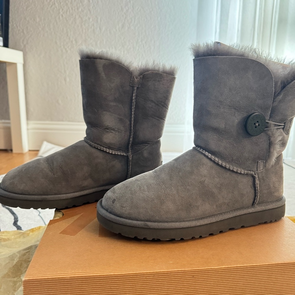 Ugg Grey Boots with Botton